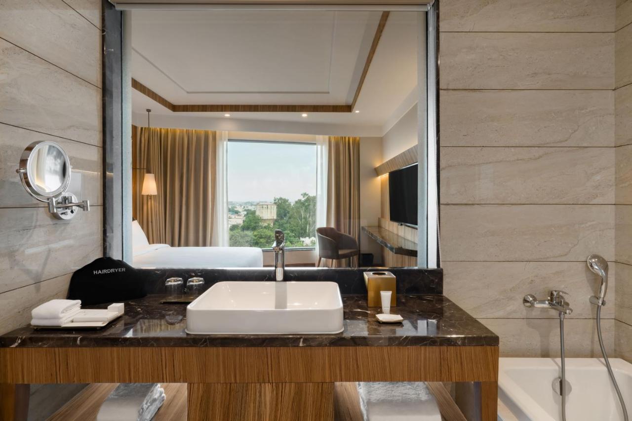 Radisson Bhopal Ξενοδοχείο Εξωτερικό φωτογραφία